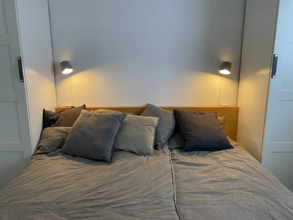 Schlafzimmer mit Doppelbett