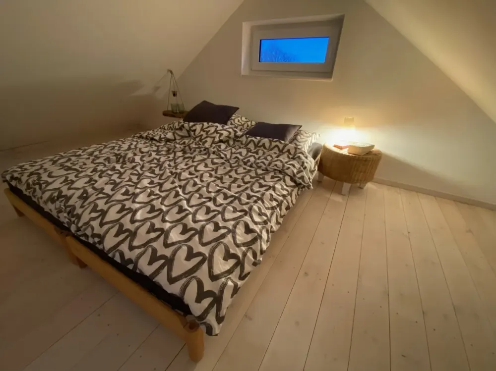 Schlafboden mit Doppelbett